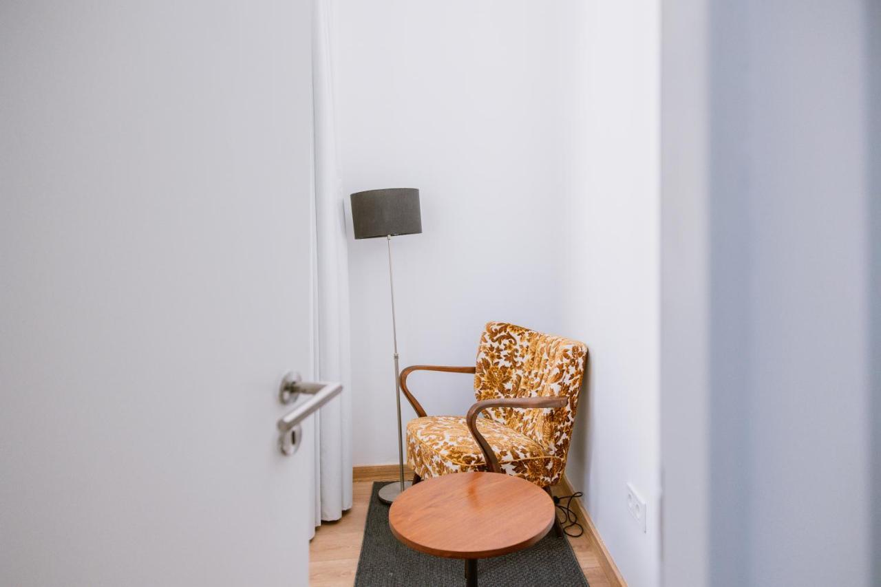 The Lx Hill Hostel Lisbon Exterior photo