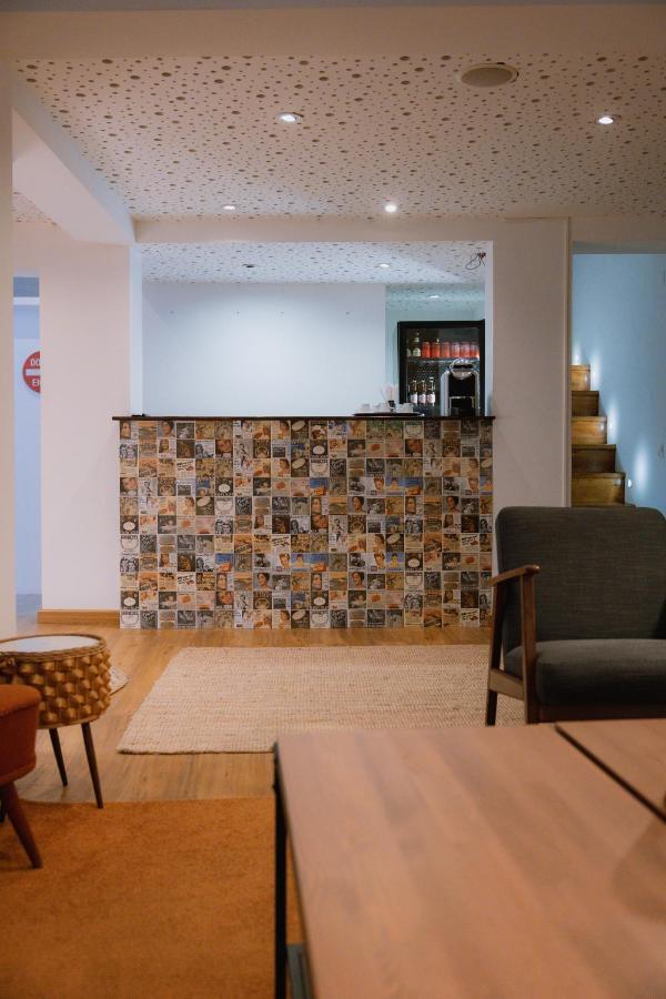 The Lx Hill Hostel Lisbon Exterior photo