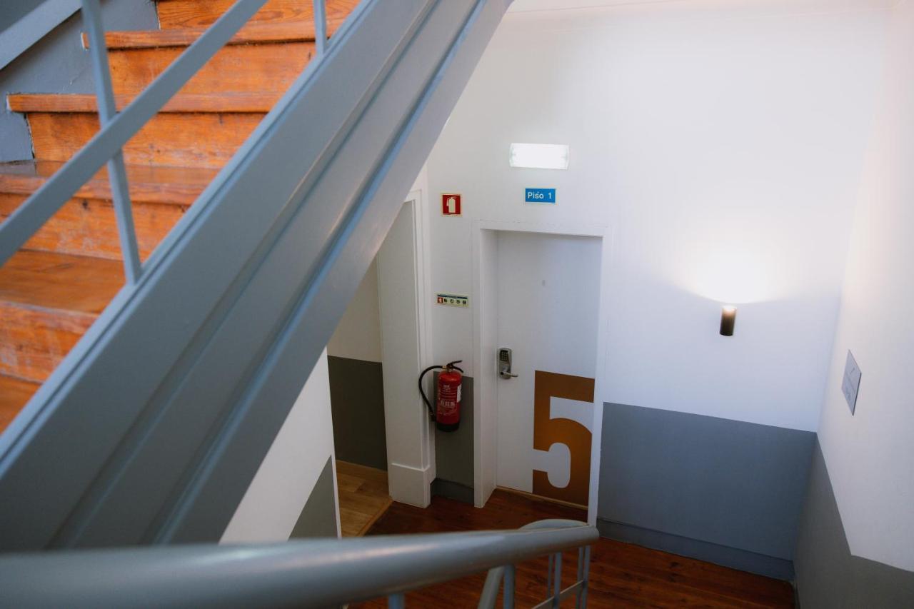 The Lx Hill Hostel Lisbon Exterior photo