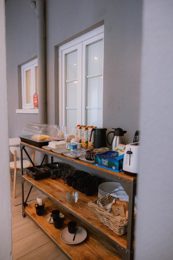 The Lx Hill Hostel Lisbon Exterior photo
