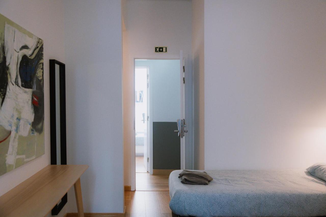The Lx Hill Hostel Lisbon Exterior photo