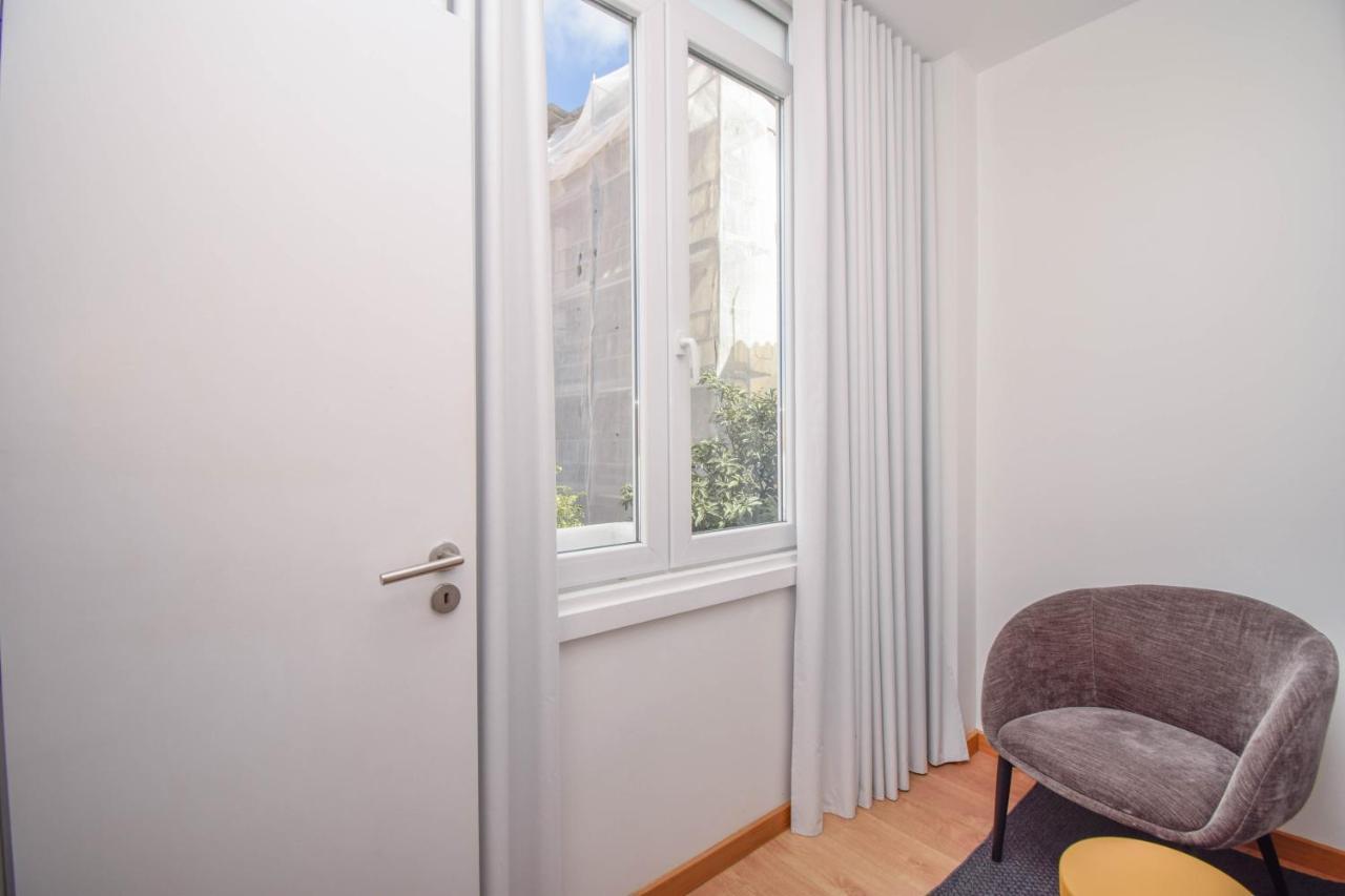 The Lx Hill Hostel Lisbon Exterior photo